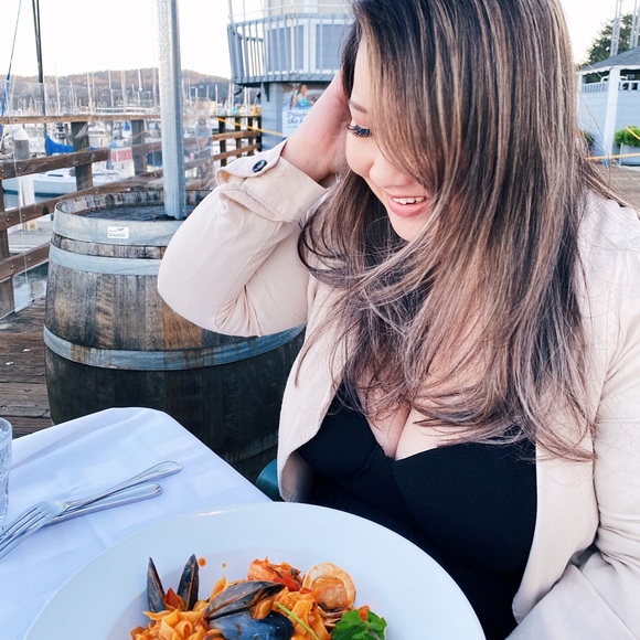 Meet your Posher, Stephanie! - Picture 4 of 4